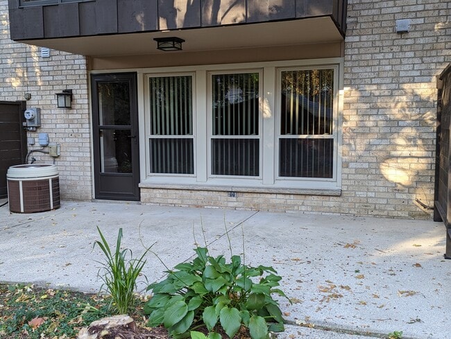 Building Photo - 956 N 124th St