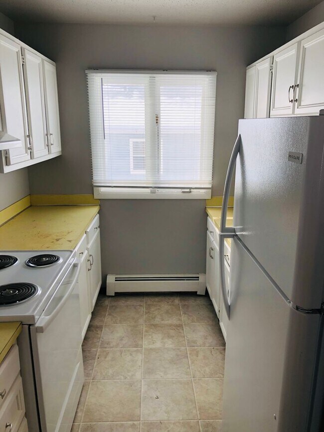 Building Photo - 1400 13th St NW