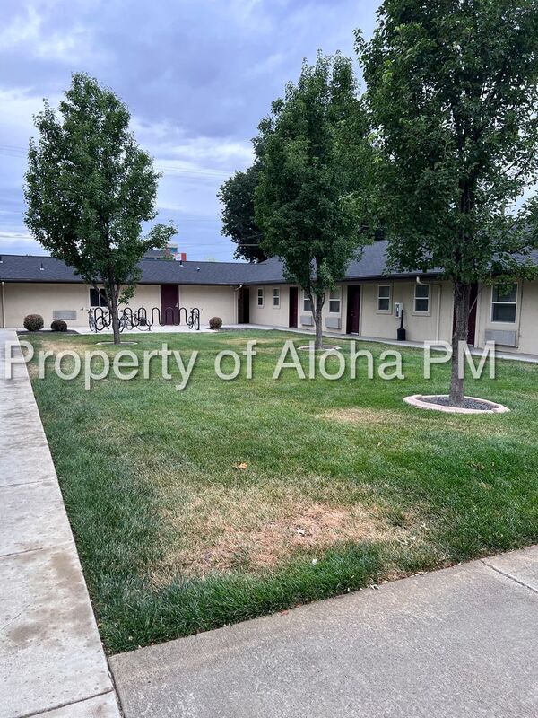 Building Photo - 1019 S Longmont Ave