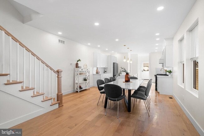 Building Photo - 705 Preston Ave