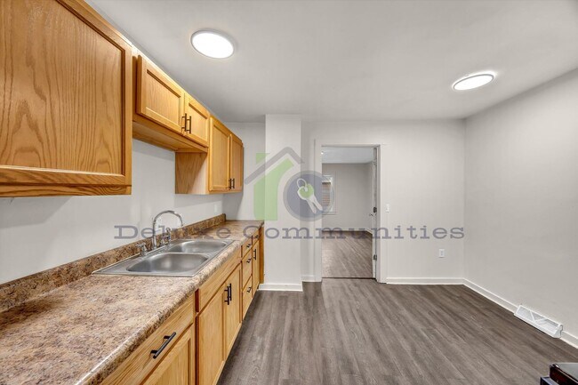 Building Photo - Spacious 4 Bedroom- Whole Home!