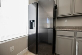 Building Photo - 6075 Las Nubes Dr