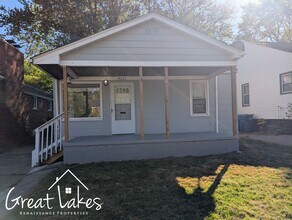 Building Photo - Lovely 3 Bedroom 1 Bathroom now available ...