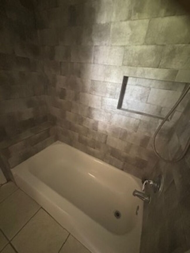 Building Photo - Large  3 bedroom, 2 bath pool home.