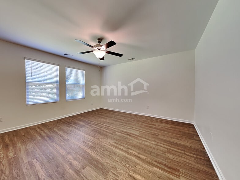 Building Photo - 136 Orion Way