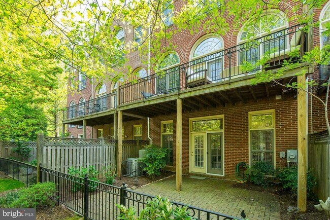 Building Photo - 4005 Mansion Dr NW