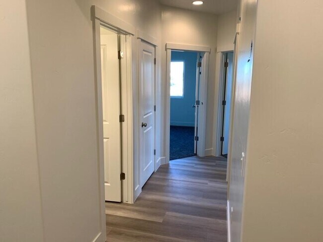 Building Photo - 4 Bedroom Home With RV Parking