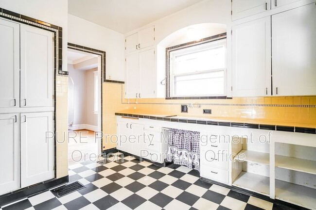 Building Photo - 1331 SE 49th Ave