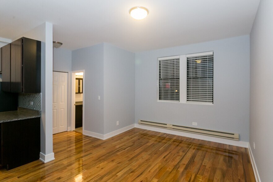 Building Photo - 4828 N Damen Ave