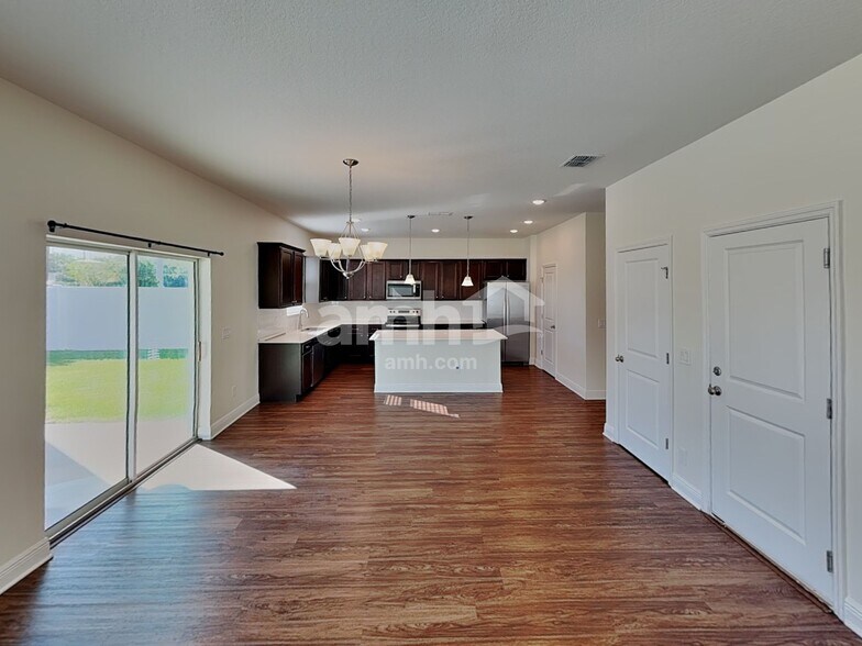 Building Photo - 804 Heavenly Dr