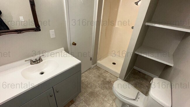 Building Photo - $1150 - 3 room 2 bath - Apartment located ...