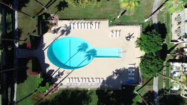 Building Photo - Gorgeous Paradise in South Palm Springs