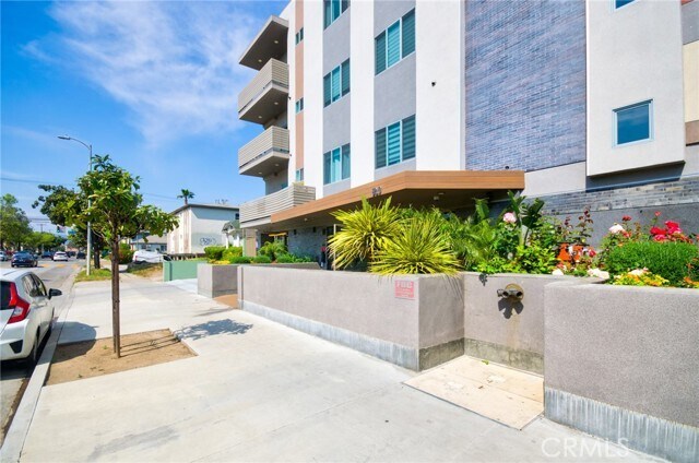 Building Photo - 820 S Wilton Pl