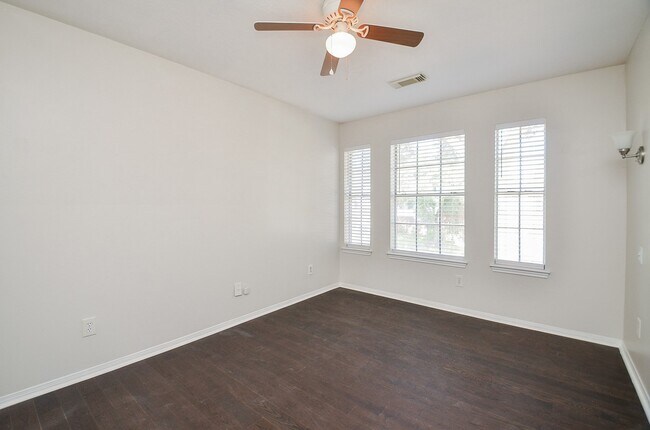 Building Photo - 3027 Texas Oak Dr