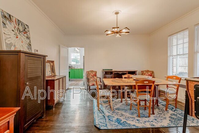 Building Photo - 710 Augusta St