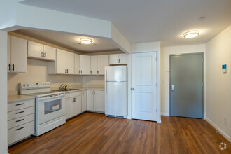 Interior Photo - 2065-2067 Ryer Avenue