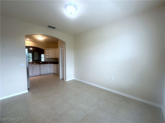 Building Photo - 1320 Charleston Square Dr