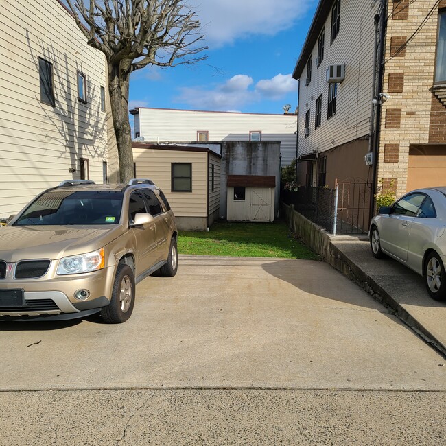 one parking space - 1438 43rd St