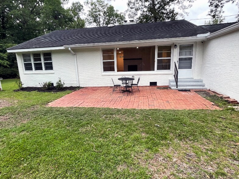 Building Photo - 657 Wildwood Rd