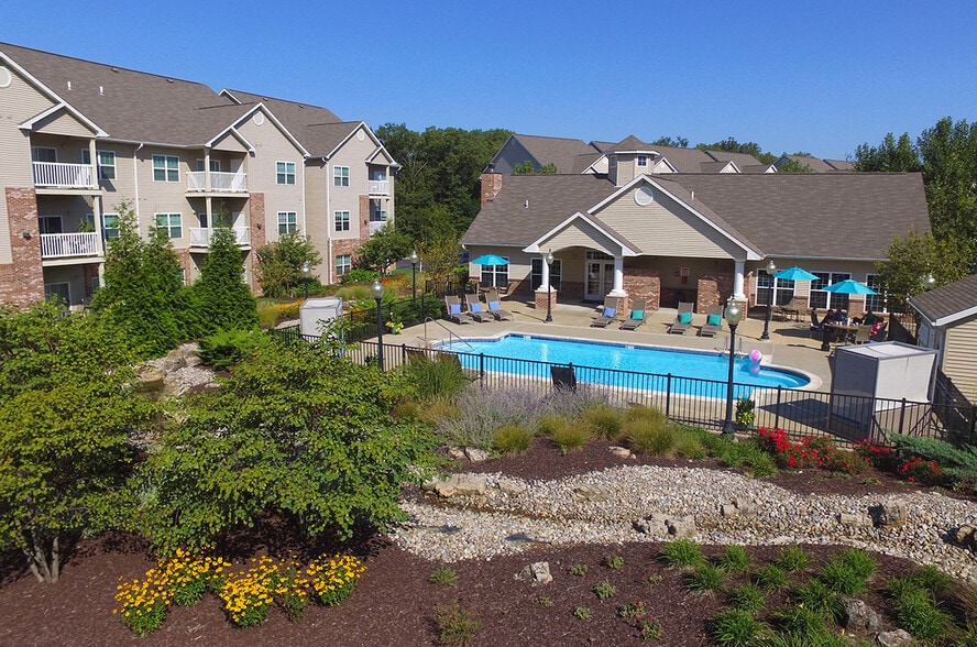 Aerial Photo - Villas At Crystal Lake