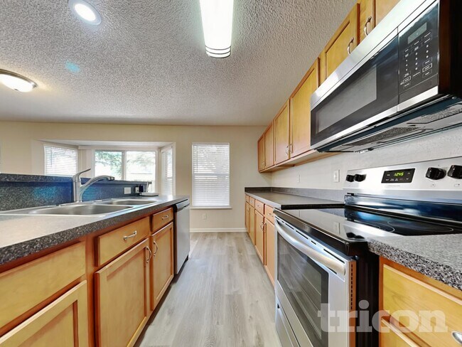 Building Photo - 7134 Beekman Lake Dr