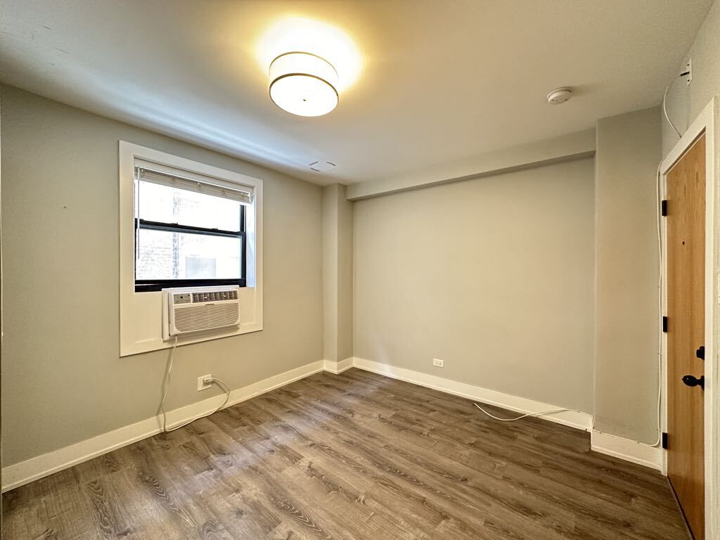 Building Photo - 510 W Belmont Ave