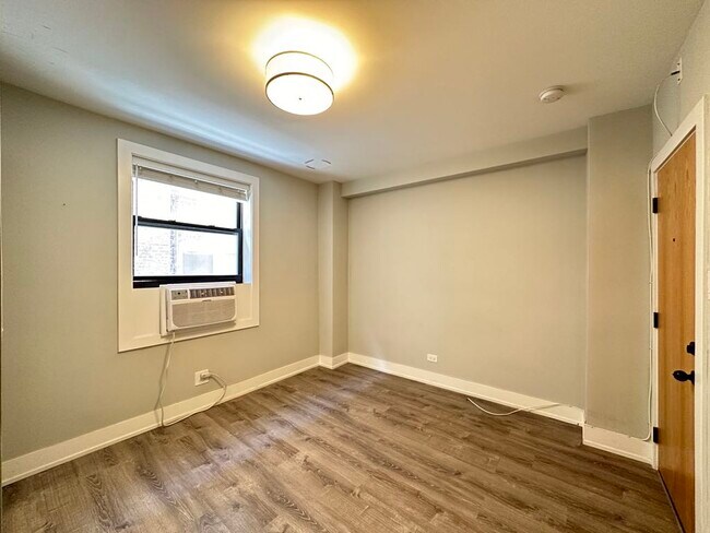 Building Photo - 508 W Belmont