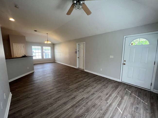 Building Photo - Newly Renovated 3 bedroom 2 bath home!!