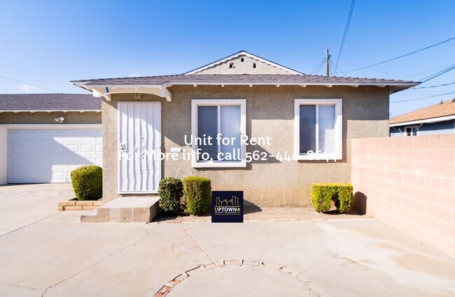 Building Photo - House - 2 Bedrooms / 1 Bathroom / Downey