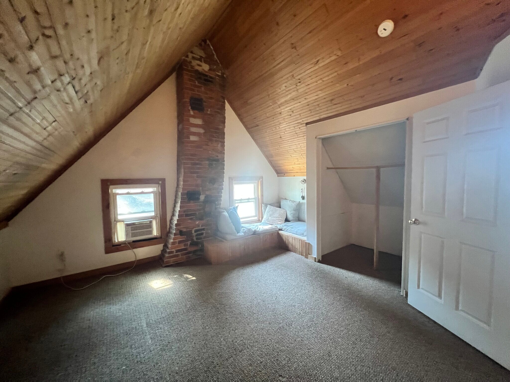 Attic bedroom 3 - 1403 W Barker Ave
