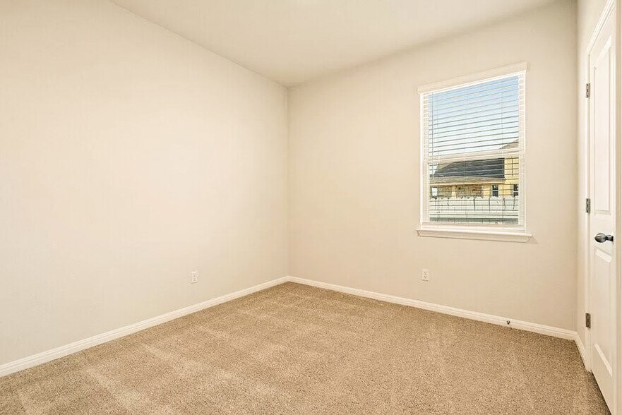 Building Photo - 388 Glocken Ln