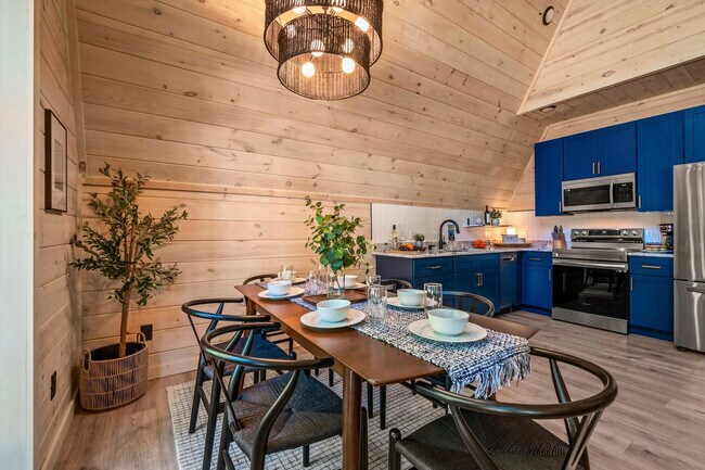 Building Photo - 1903 Ash Pass