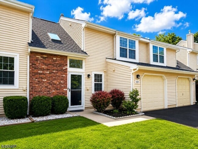 Building Photo - 121 Harrow Dr