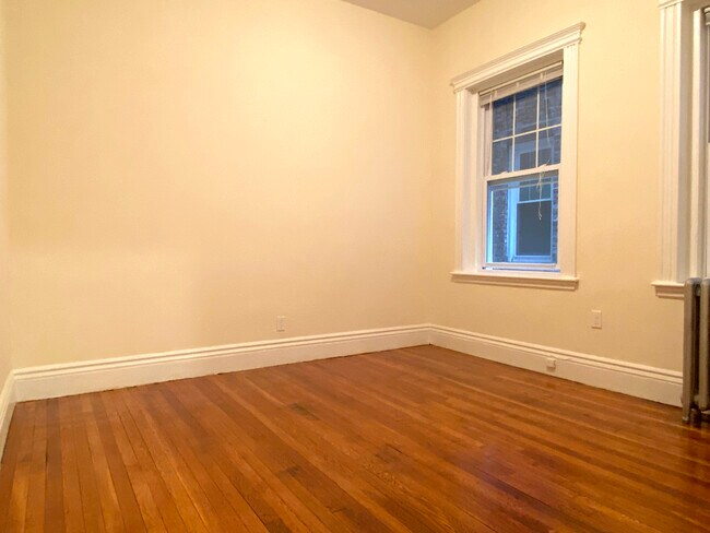 Building Photo - 27 Park Dr