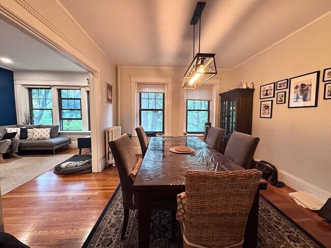 Building Photo - 1584 Beacon St