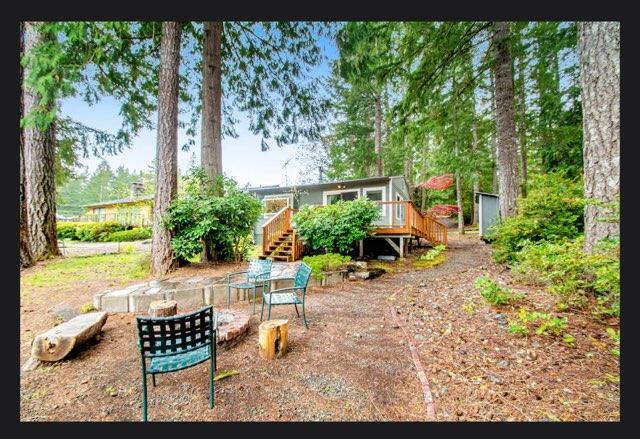 Front yard and firepit - 13713 Wye Lake Blvd SW
