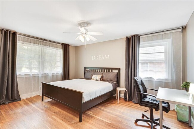 Building Photo - 1973 Desmond Dr