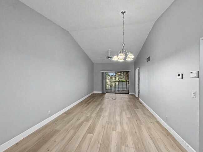 Building Photo - 330 Palmwood Pl