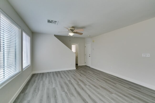 Building Photo - NEWLY UPDATED 4 BEDROOM HOME IN THE SOUTHWEST