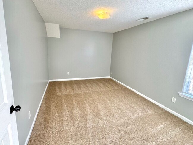 Building Photo - SterlingRidgeDr10199