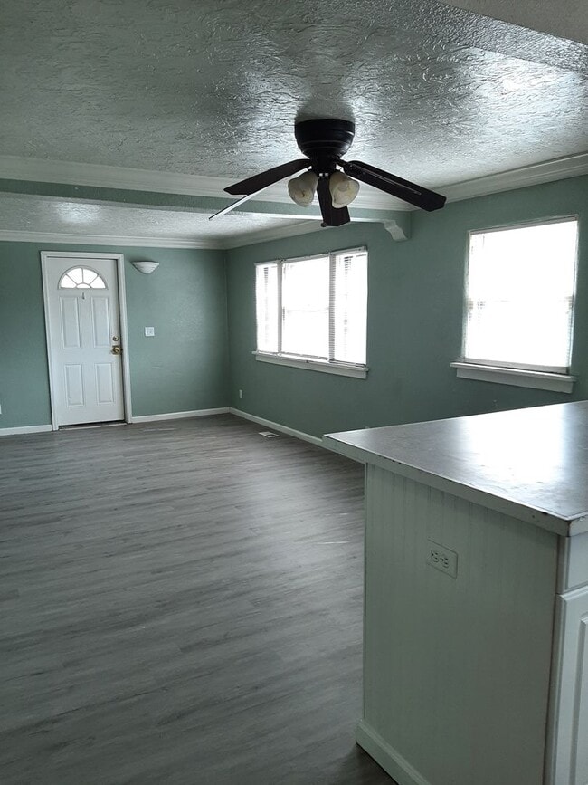 Building Photo - 1017 16th St