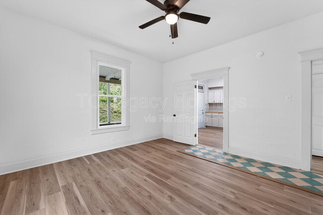 Building Photo - 1527 Farland Ave