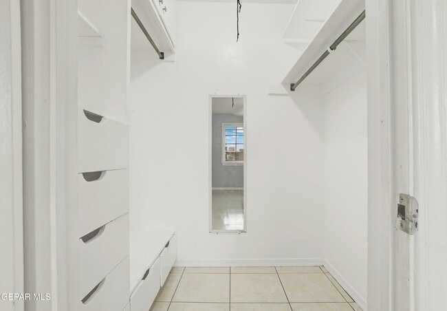 Building Photo - 333 Eubank Ct