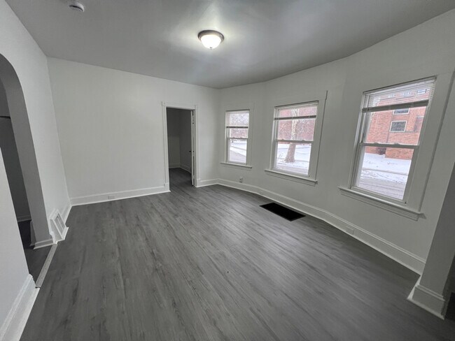 Building Photo - 4302 W 30th St