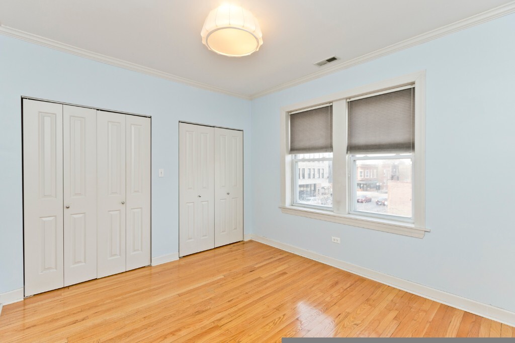 Building Photo - 3040 W Diversey Ave