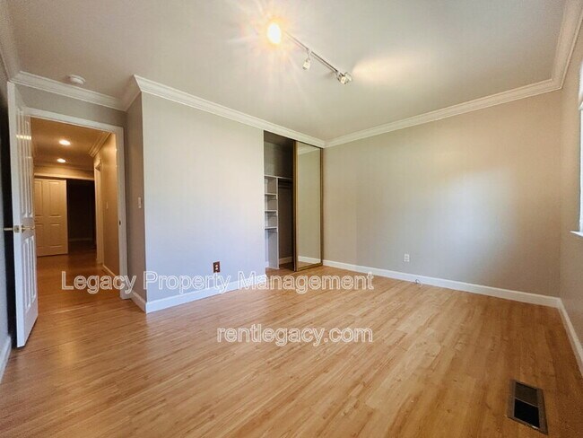 Building Photo - 1163 Gamay Dr