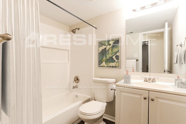 Building Photo - 907 Fairbanks Cir