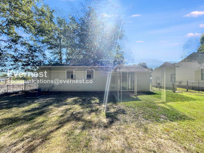 Building Photo - 1582 Custer Dr