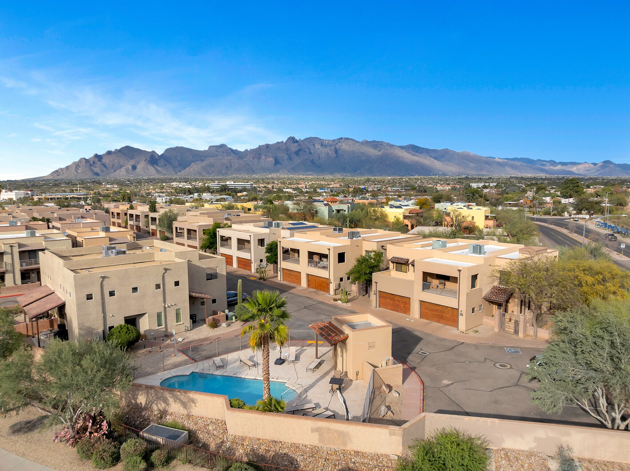 Building Photo - 4154 N Thurston Ln