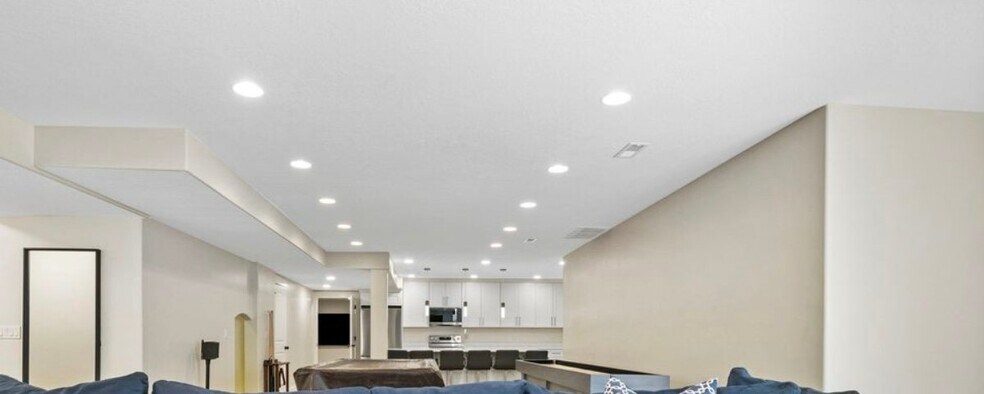 Building Photo - 12637 Ponce De Leon Dr